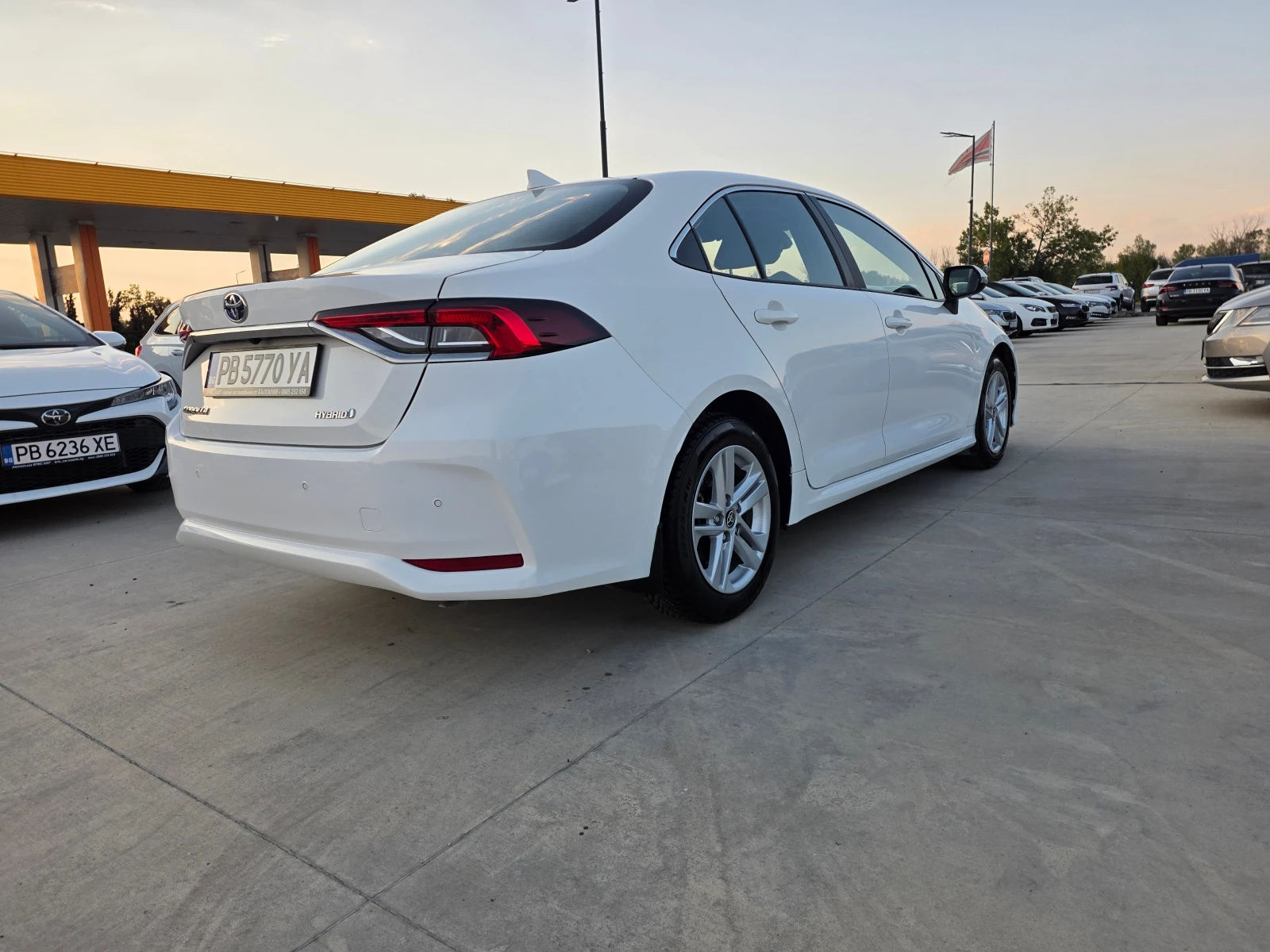 Toyota Corolla  8 HYBRID A/T 122кс, снимка 5 - Автомобили и джипове - 56154284