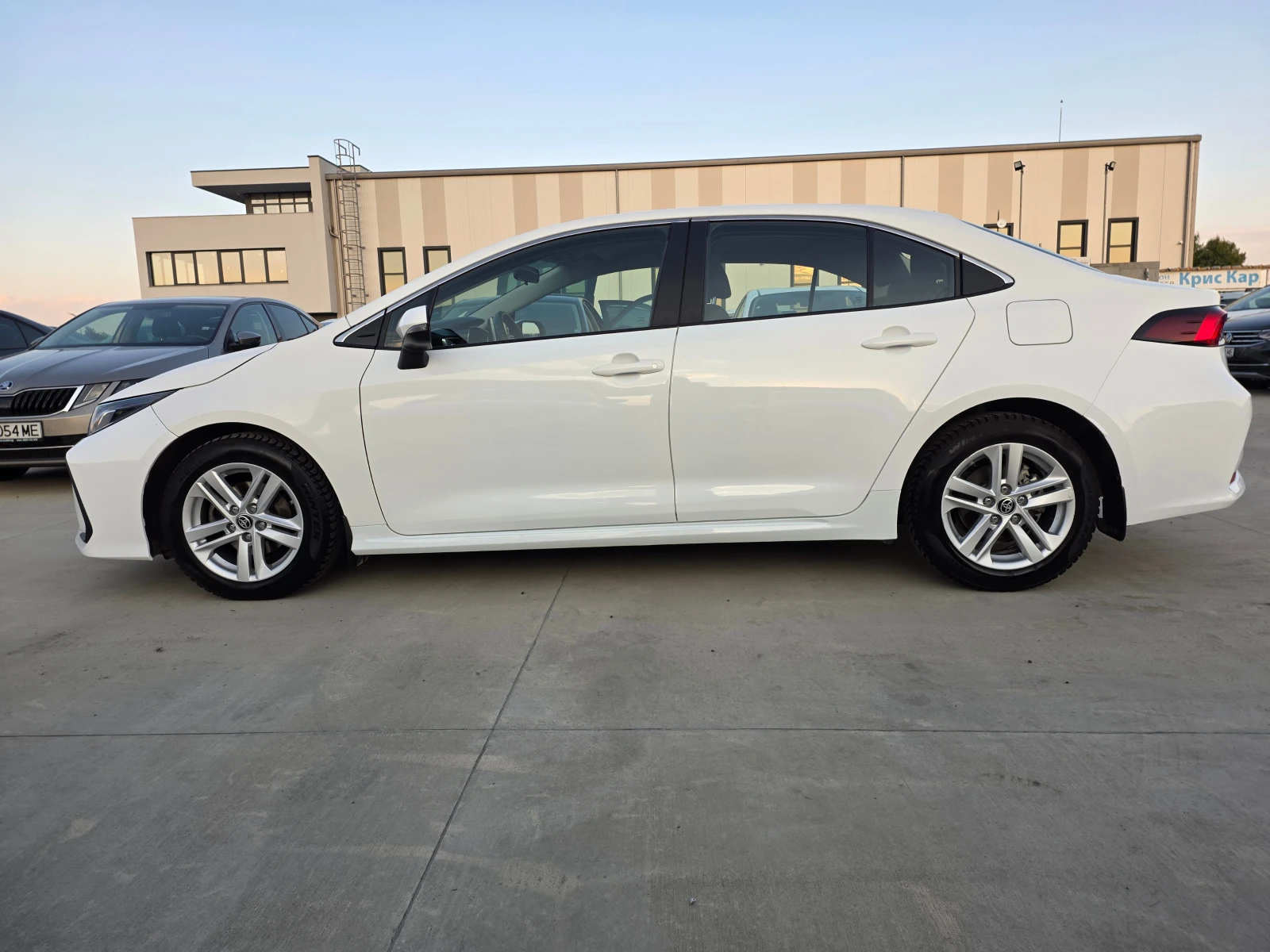 Toyota Corolla  8 HYBRID A/T 122кс, снимка 2 - Автомобили и джипове - 56154284