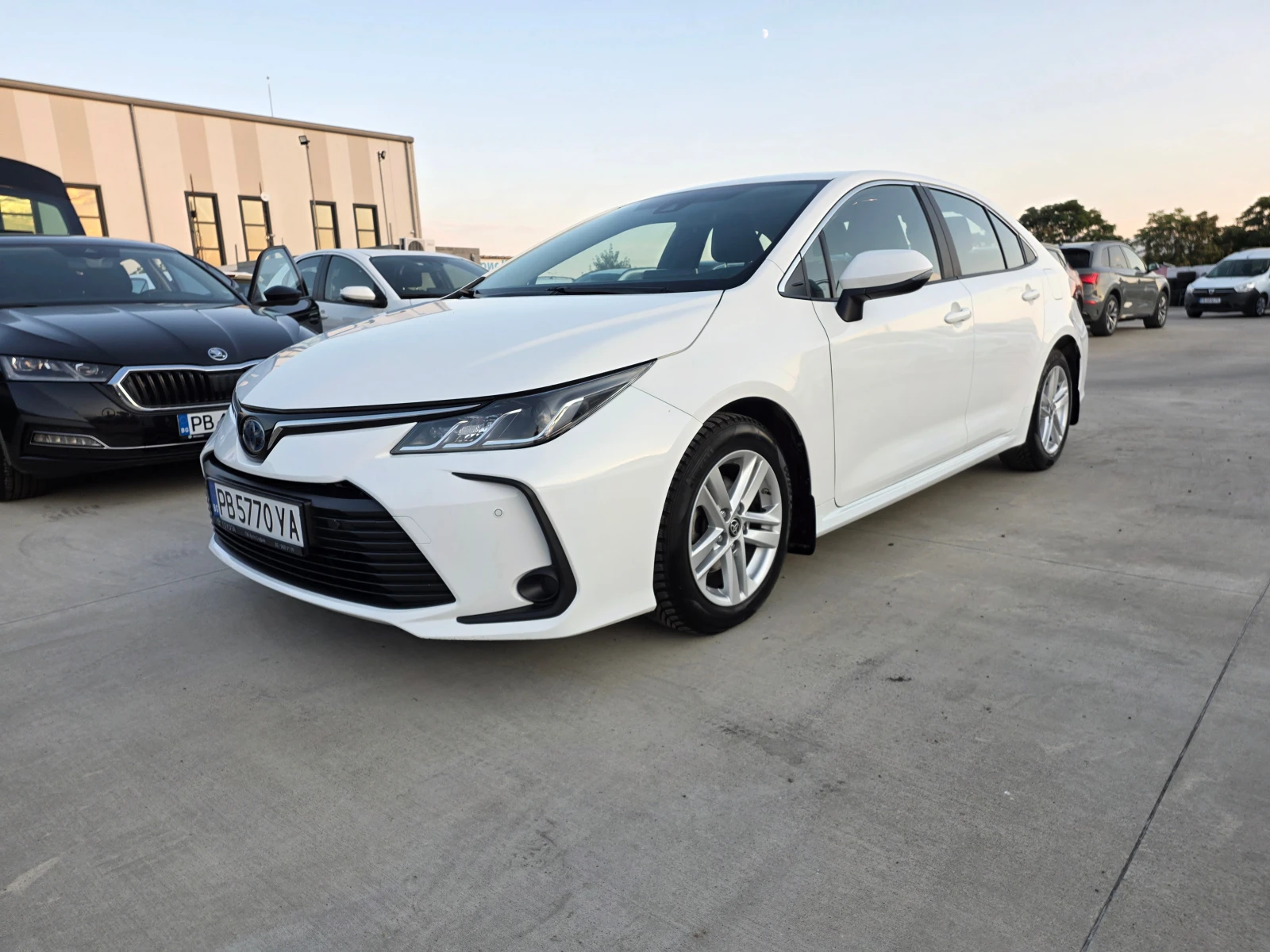 Toyota Corolla  8 HYBRID A/T 122кс