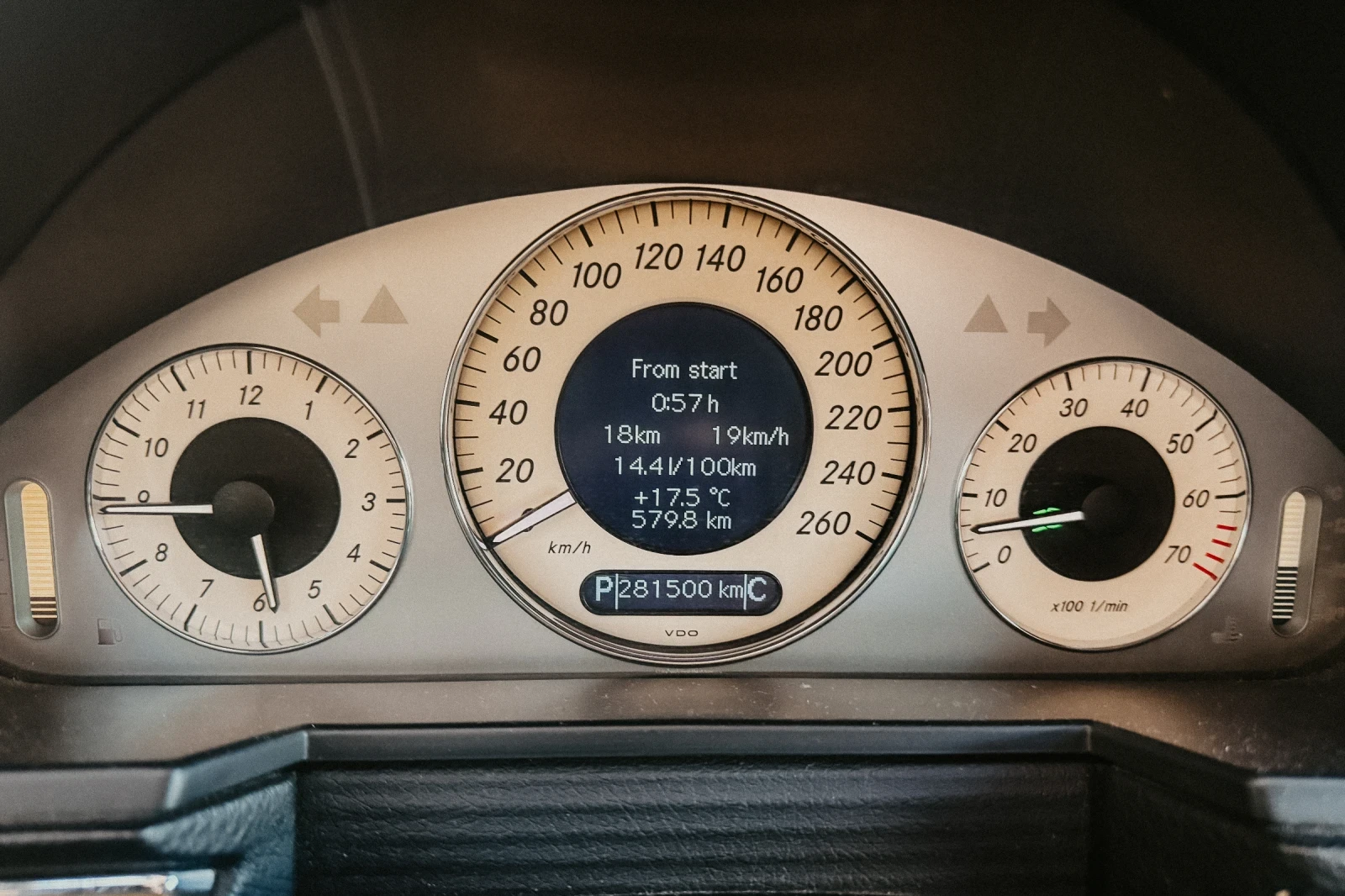Mercedes-Benz E 280 3.0 V6 4Matic Avantgarde Facelift, снимка 14 - Автомобили и джипове - 56446715