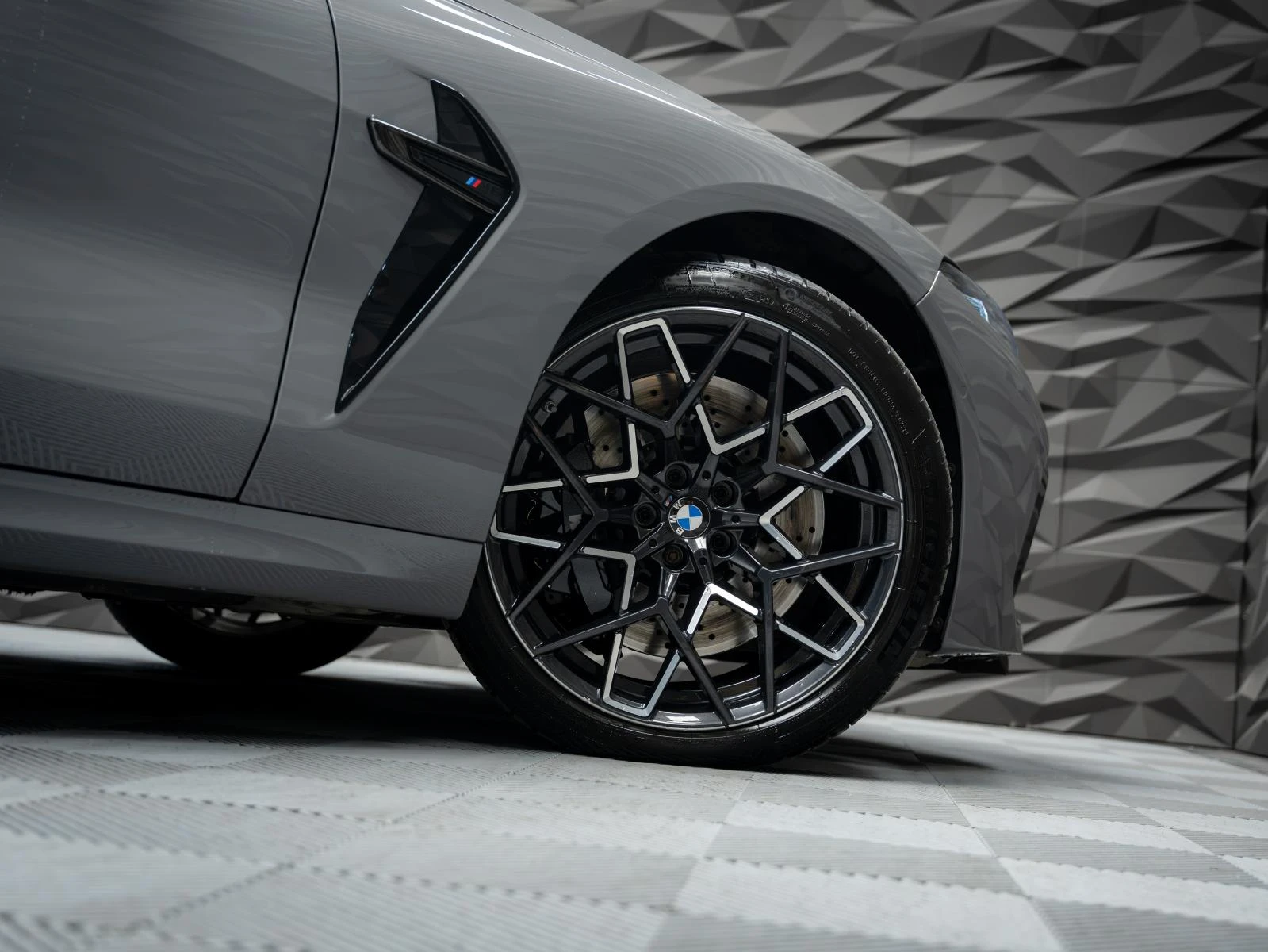 BMW M8 COMPETITION* CARBON* AKRAPOVIC * B&W * HUD* 950HP* | Mobile.bg � ����������� 5