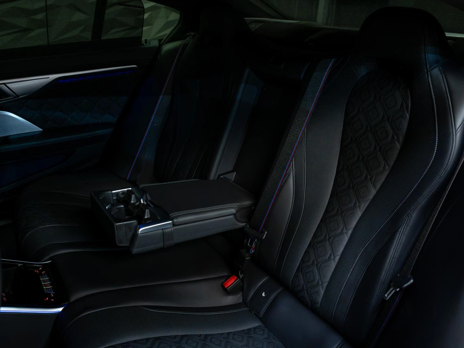 BMW M8 COMPETITION* CARBON* AKRAPOVIC * B&W * HUD* 950HP* | Mobile.bg � ����������� 10
