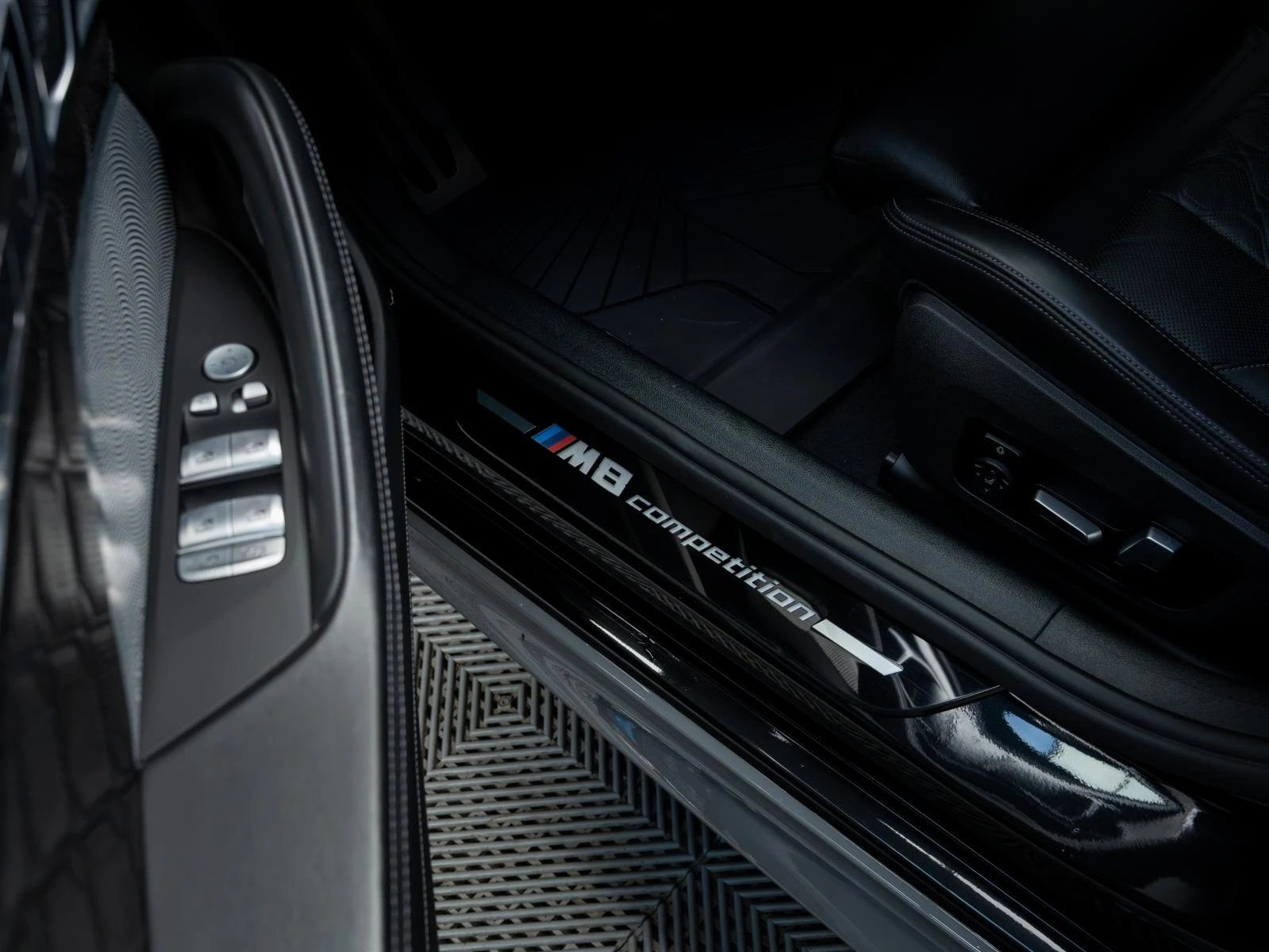 BMW M8 COMPETITION* CARBON* AKRAPOVIC * B&W * HUD* 950HP* | Mobile.bg � ����������� 14