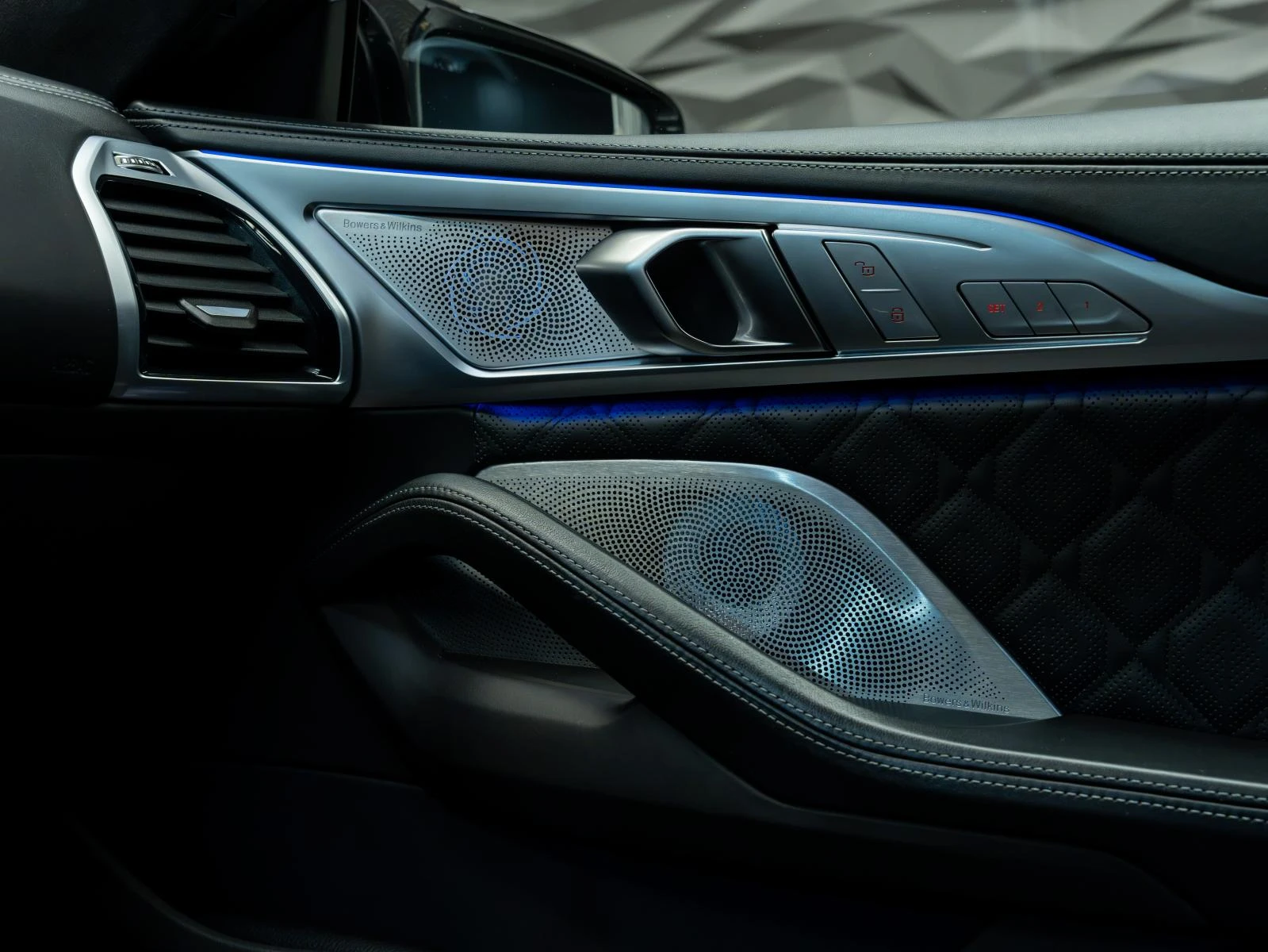 BMW M8 COMPETITION* CARBON* AKRAPOVIC * B&W * HUD* 950HP* | Mobile.bg � ����������� 16