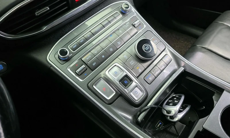 Hyundai Santa fe Diesel 2.2 2Wd Prestige, снимка 8 - Автомобили и джипове - 52624694