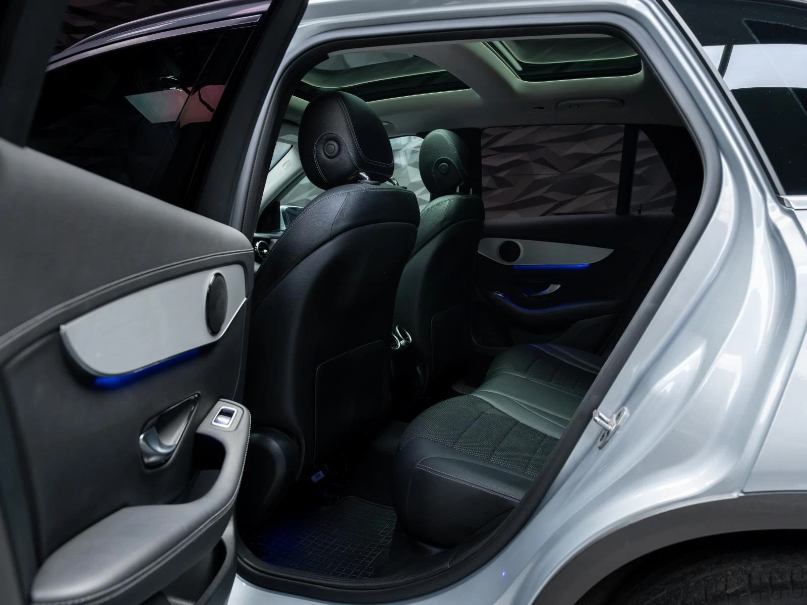 Mercedes-Benz GLC 300 300E* 4MATIC* PANO* CAM* ПОДГРЕВ* , снимка 16 - Автомобили и джипове - 55429244