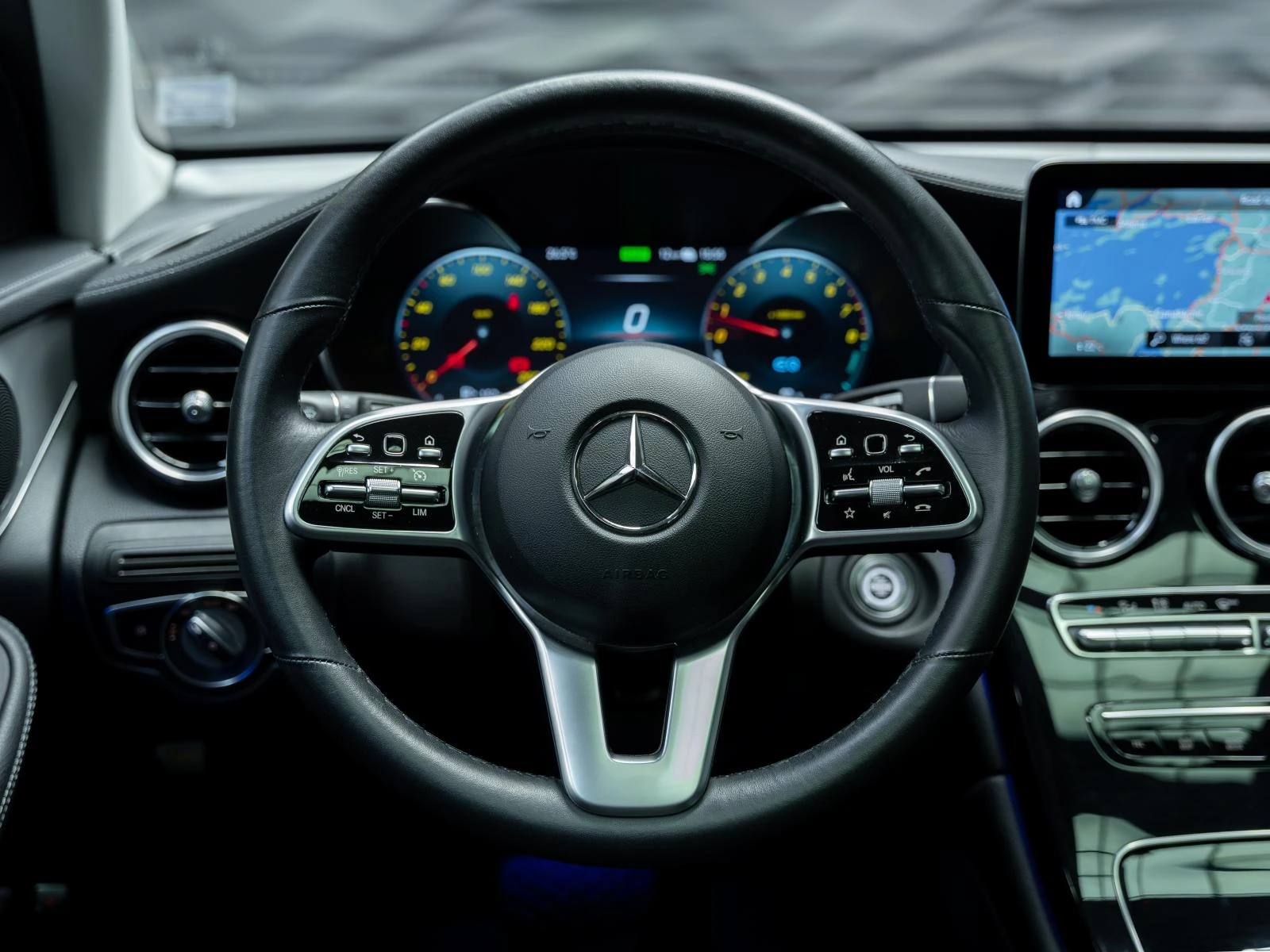 Mercedes-Benz GLC 300 300E* 4MATIC* PANO* CAM* ПОДГРЕВ* , снимка 9 - Автомобили и джипове - 55429244