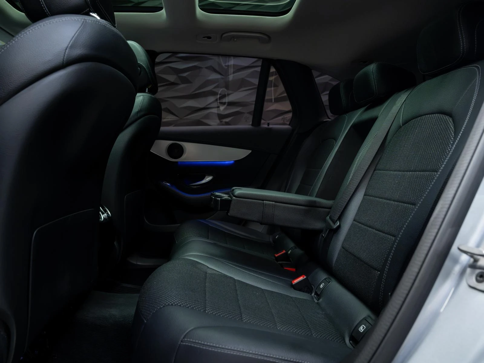 Mercedes-Benz GLC 300 300E* 4MATIC* PANO* CAM* ПОДГРЕВ* , снимка 17 - Автомобили и джипове - 55429244