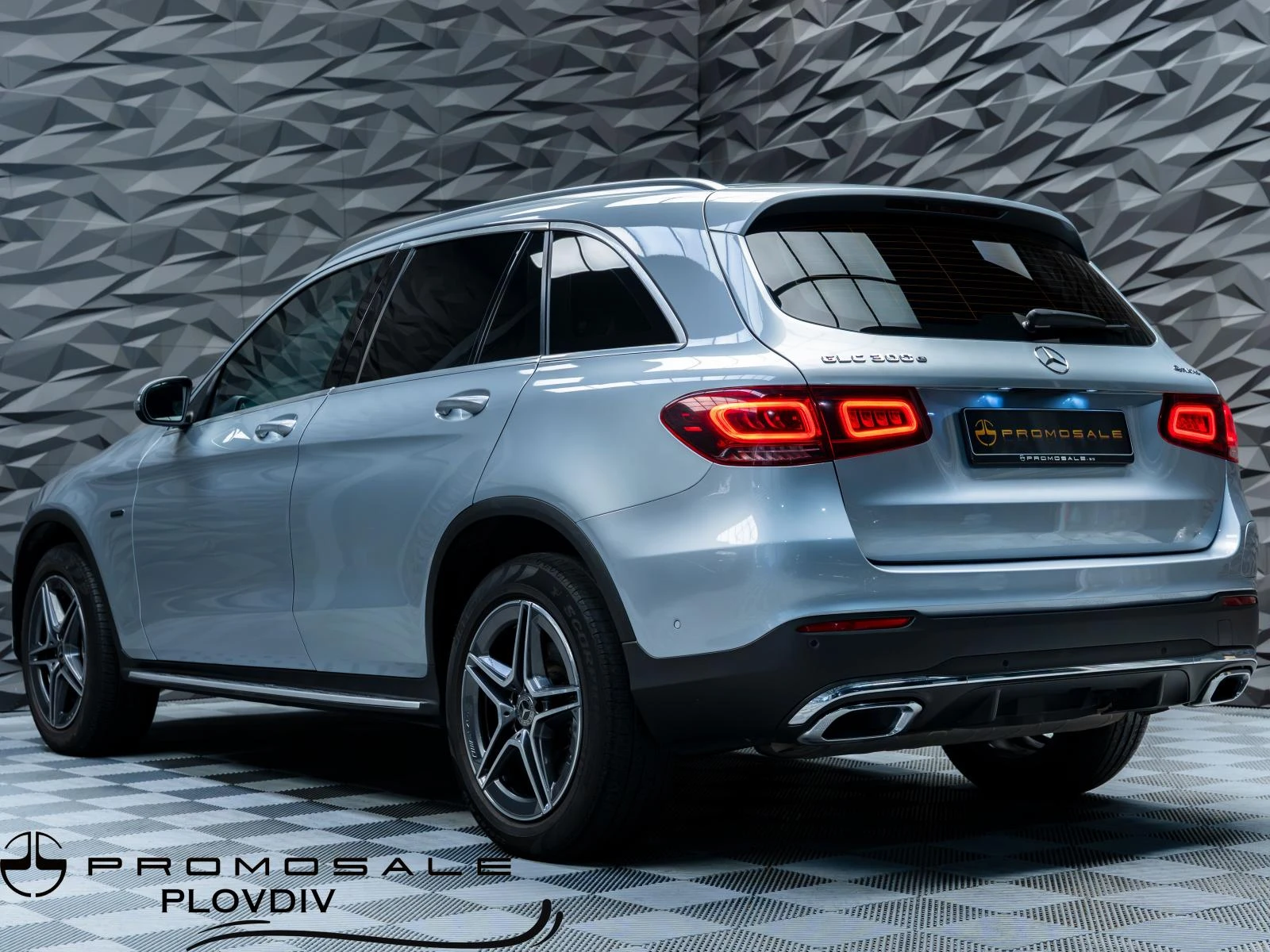 Mercedes-Benz GLC 300 300E* 4MATIC* PANO* CAM* ПОДГРЕВ* , снимка 3 - Автомобили и джипове - 55429244
