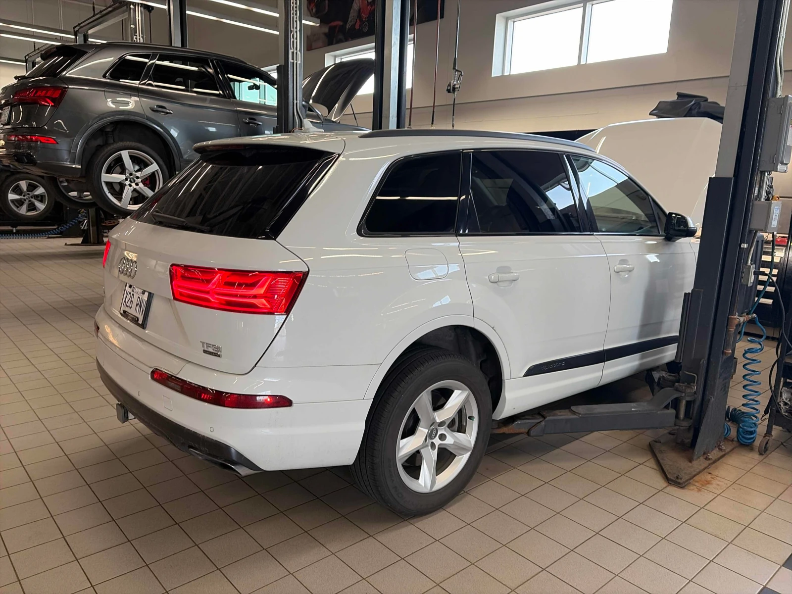 Audi Q7 * Progressiv * CARFAX * ОПЦИЯ ЗА ФИНАНСИРАНЕ, снимка 3 - Автомобили и джипове - 56088219