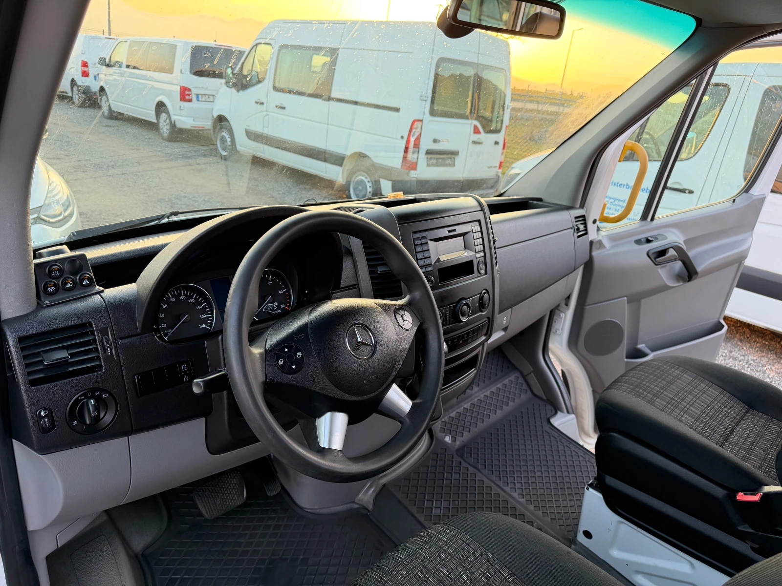 Mercedes-Benz Sprinter 211 8+ 1 ЕВРО 6 КЛИМА ТОП ТОП ТОП, снимка 11 - Бусове и автобуси - 53851712