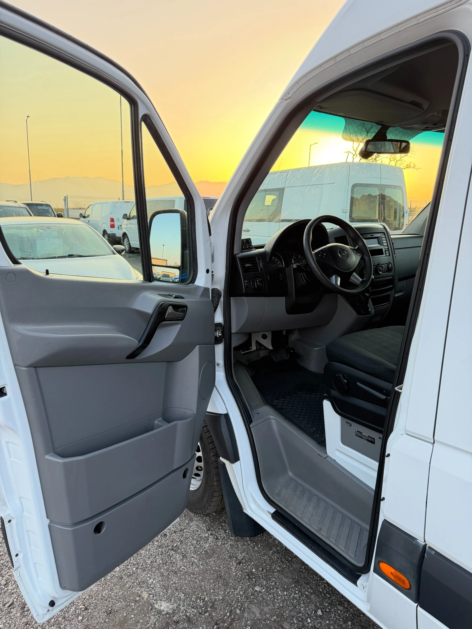 Mercedes-Benz Sprinter 211 8+ 1 ЕВРО 6 КЛИМА ТОП ТОП ТОП, снимка 9 - Бусове и автобуси - 53851712