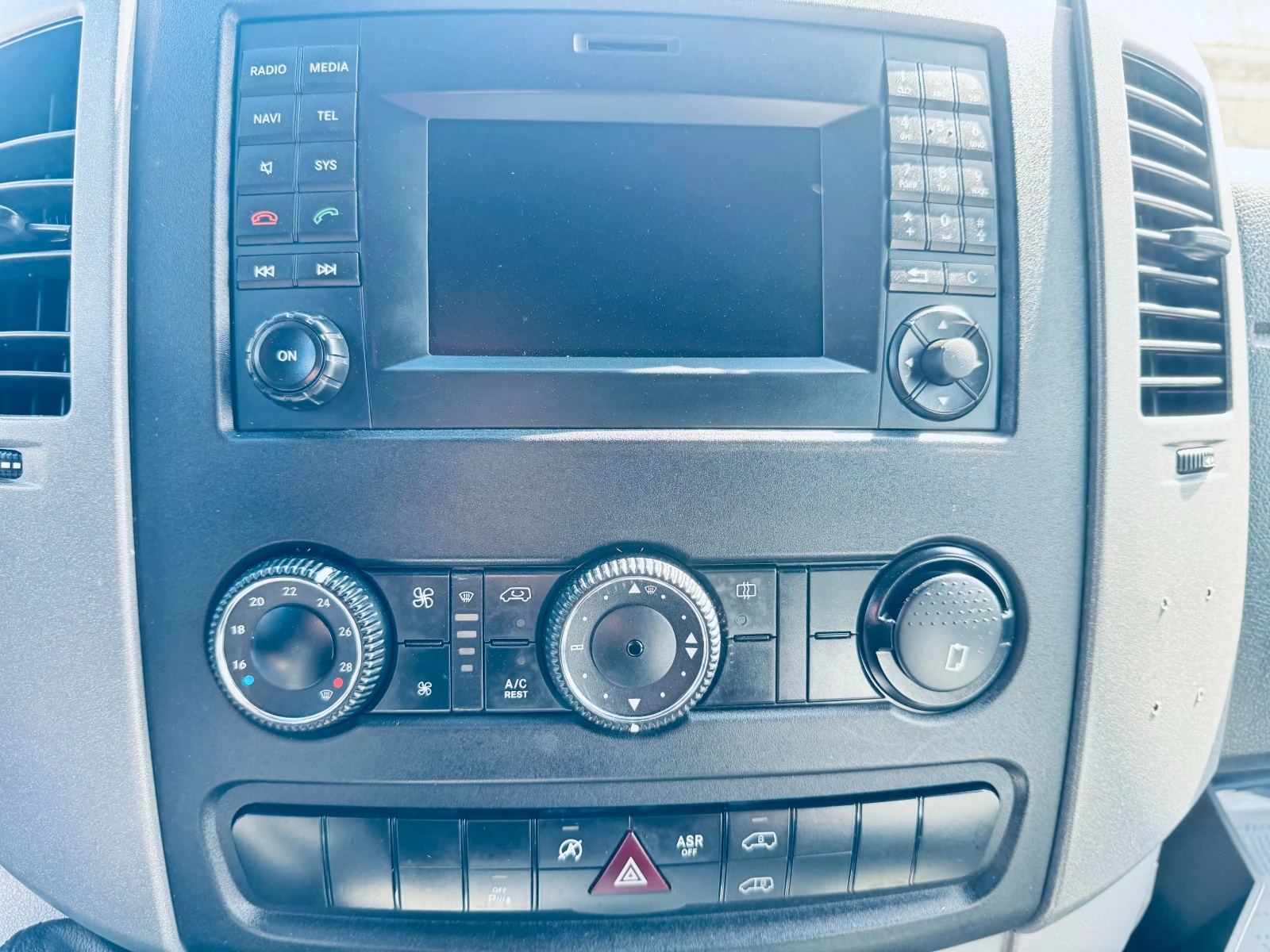 VW Crafter ДЪЛГА БАЗА ХЛАДИЛЕН Внос Швейцария ТОП СЪСТОЯНИЕ, снимка 11 - Бусове и автобуси - 54139670