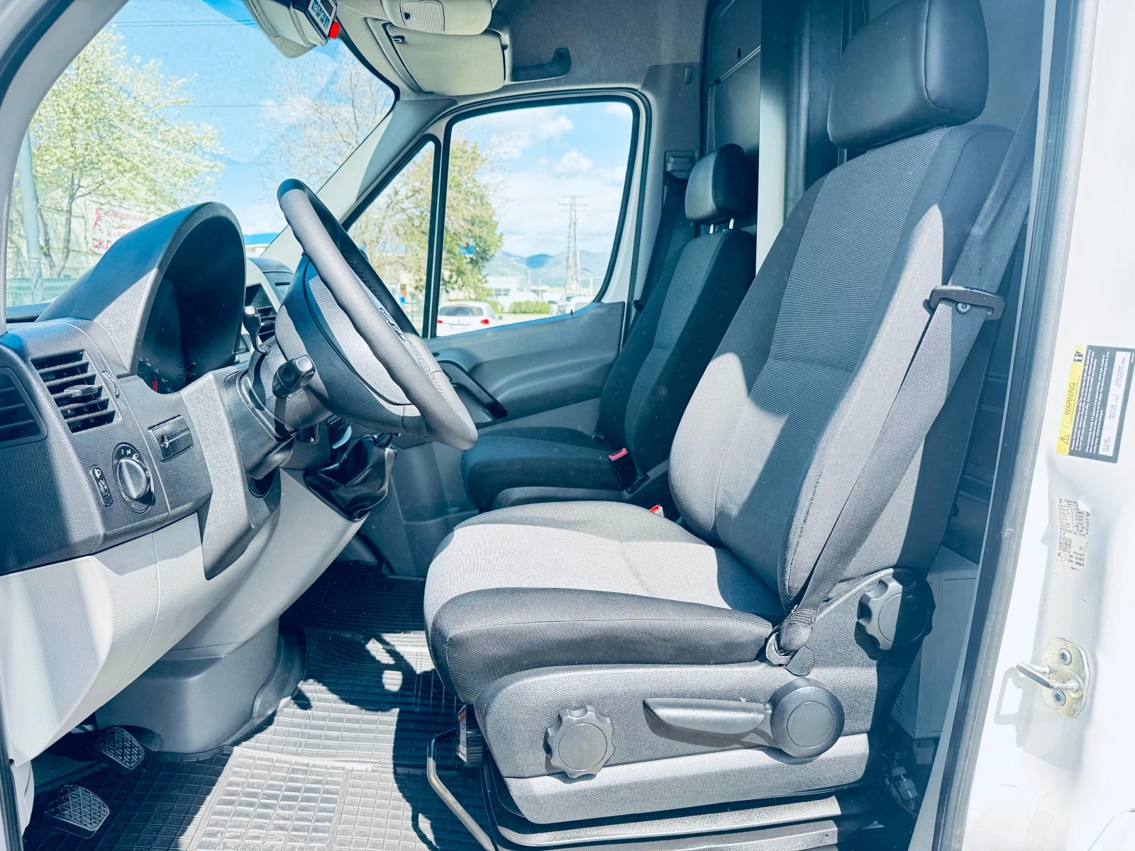 VW Crafter ДЪЛГА БАЗА ХЛАДИЛЕН Внос Швейцария ТОП СЪСТОЯНИЕ, снимка 9 - Бусове и автобуси - 54139670