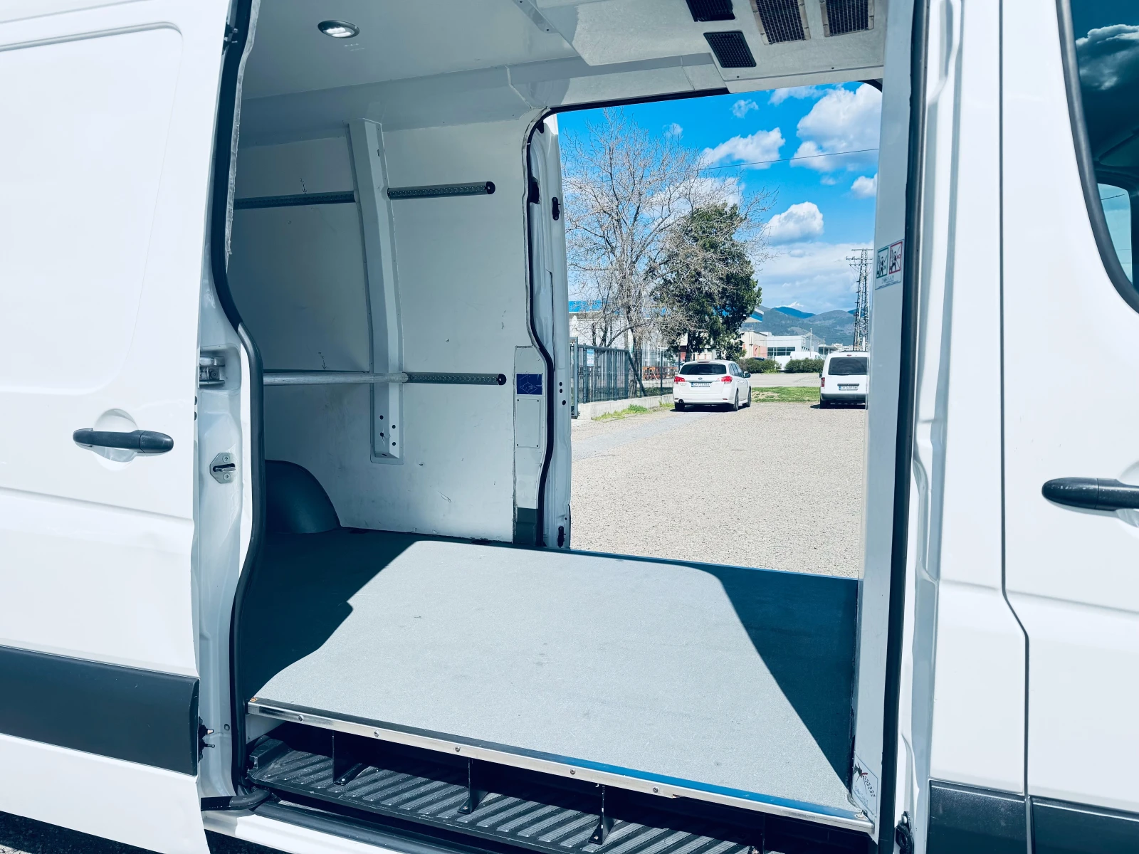 VW Crafter ДЪЛГА БАЗА ХЛАДИЛЕН Внос Швейцария ТОП СЪСТОЯНИЕ, снимка 14 - Бусове и автобуси - 54139670