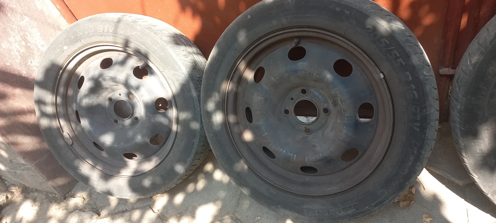Гуми с джанти Други 205/55R16, снимка 2 - Гуми и джанти - 52880459