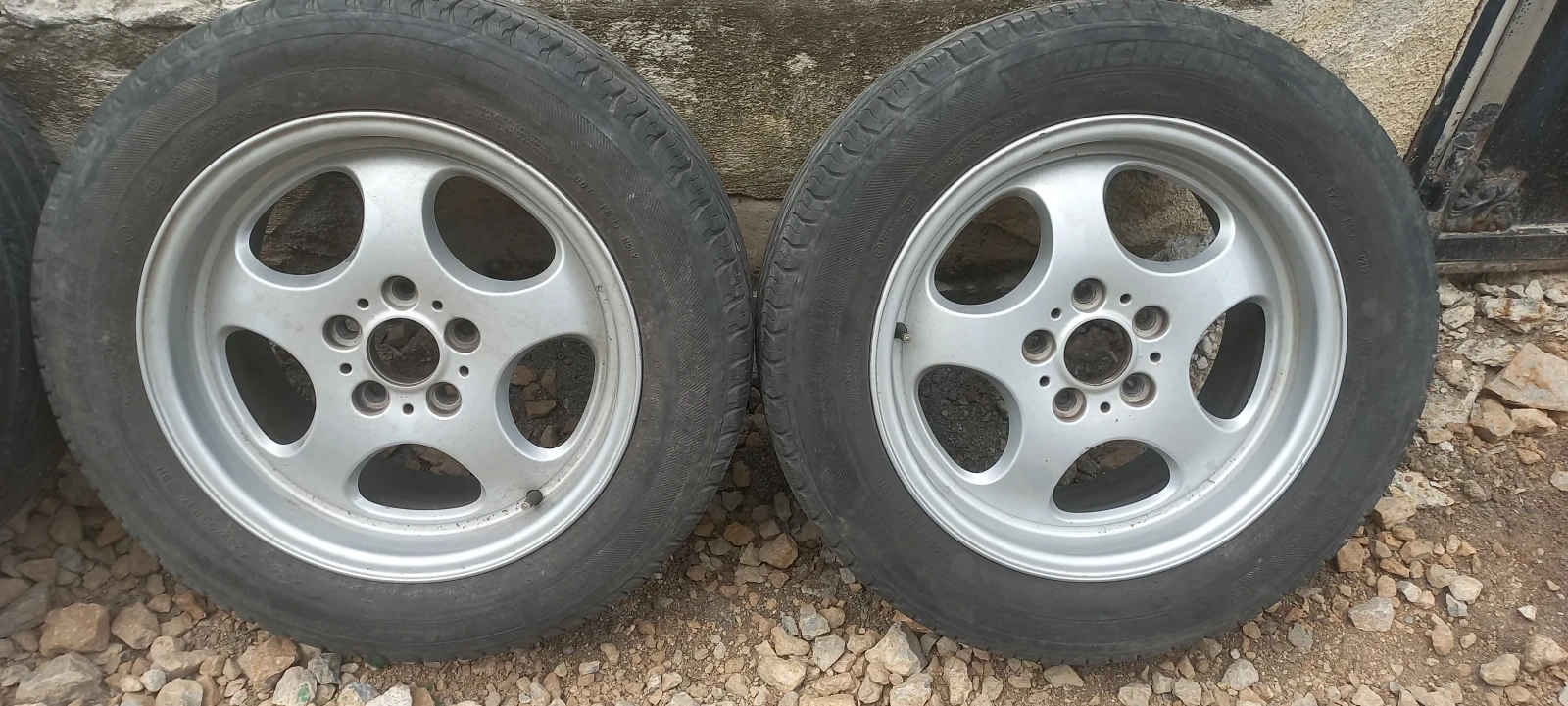 Гуми с джанти Michelin 235/55R17, снимка 2 - Гуми и джанти - 52880459