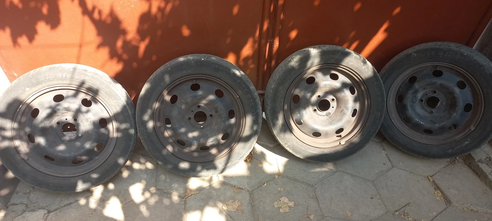 Гуми с джанти Други 205/55R16, снимка 4 - Гуми и джанти - 52880459
