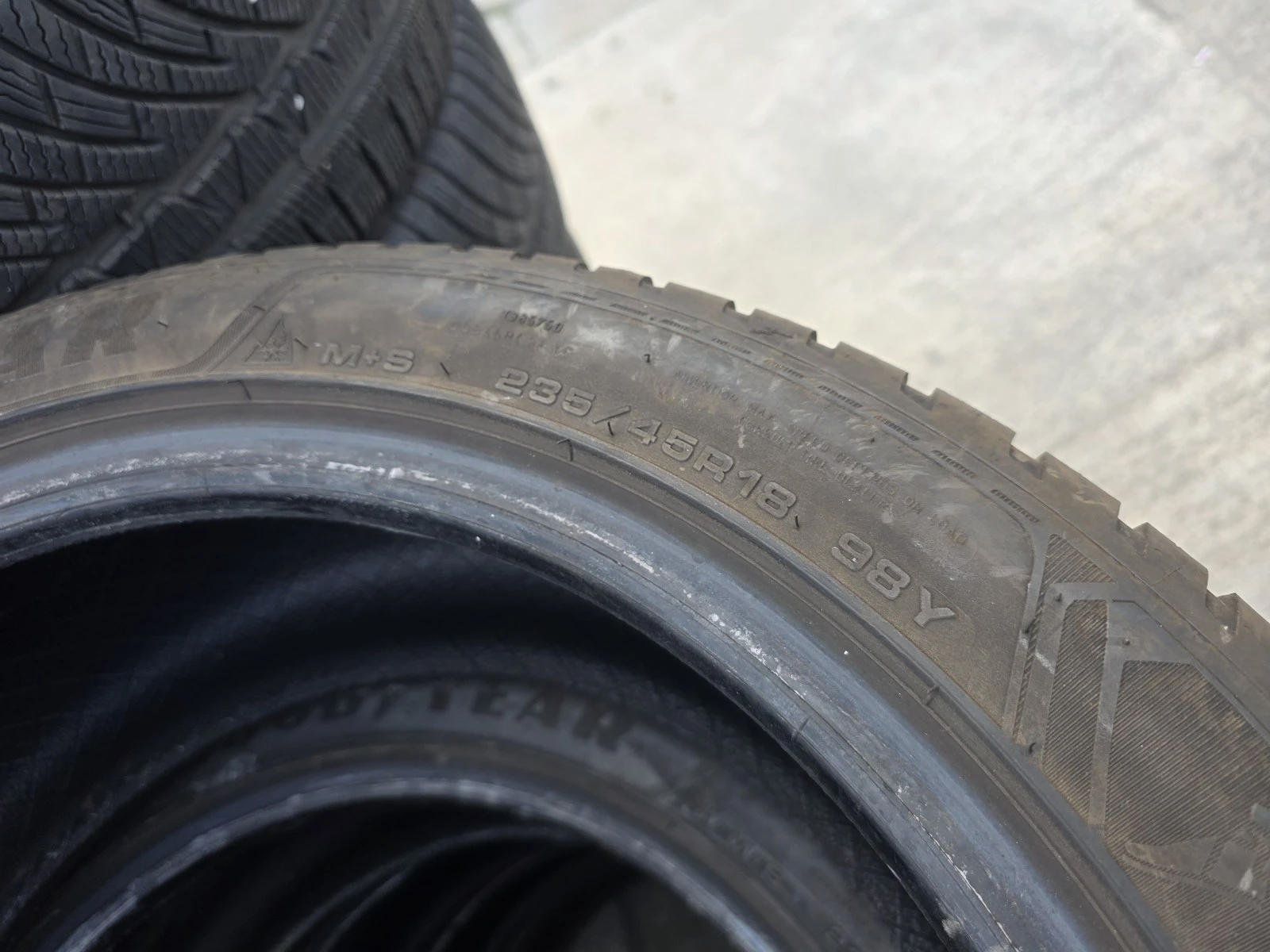 Гуми Всесезонни 235/45R18, снимка 9 - Гуми и джанти - 56726057