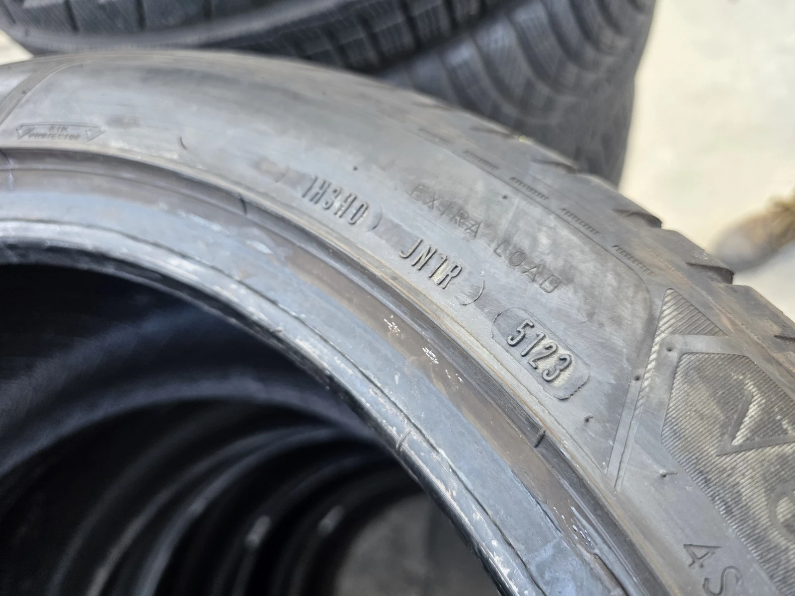 Гуми Всесезонни 235/45R18, снимка 10 - Гуми и джанти - 56726057