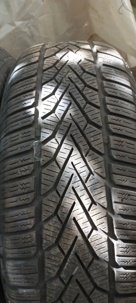 Гуми Зимни 215/65R16, снимка 13 - Гуми и джанти - 47556446