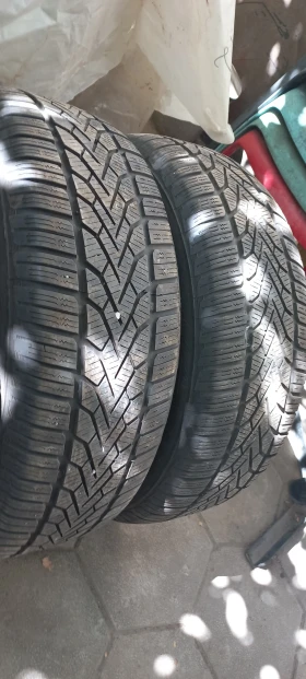 Гуми Зимни 215/65R16, снимка 6 - Гуми и джанти - 47556446