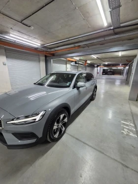 Volvo V60 Cross Country, снимка 1