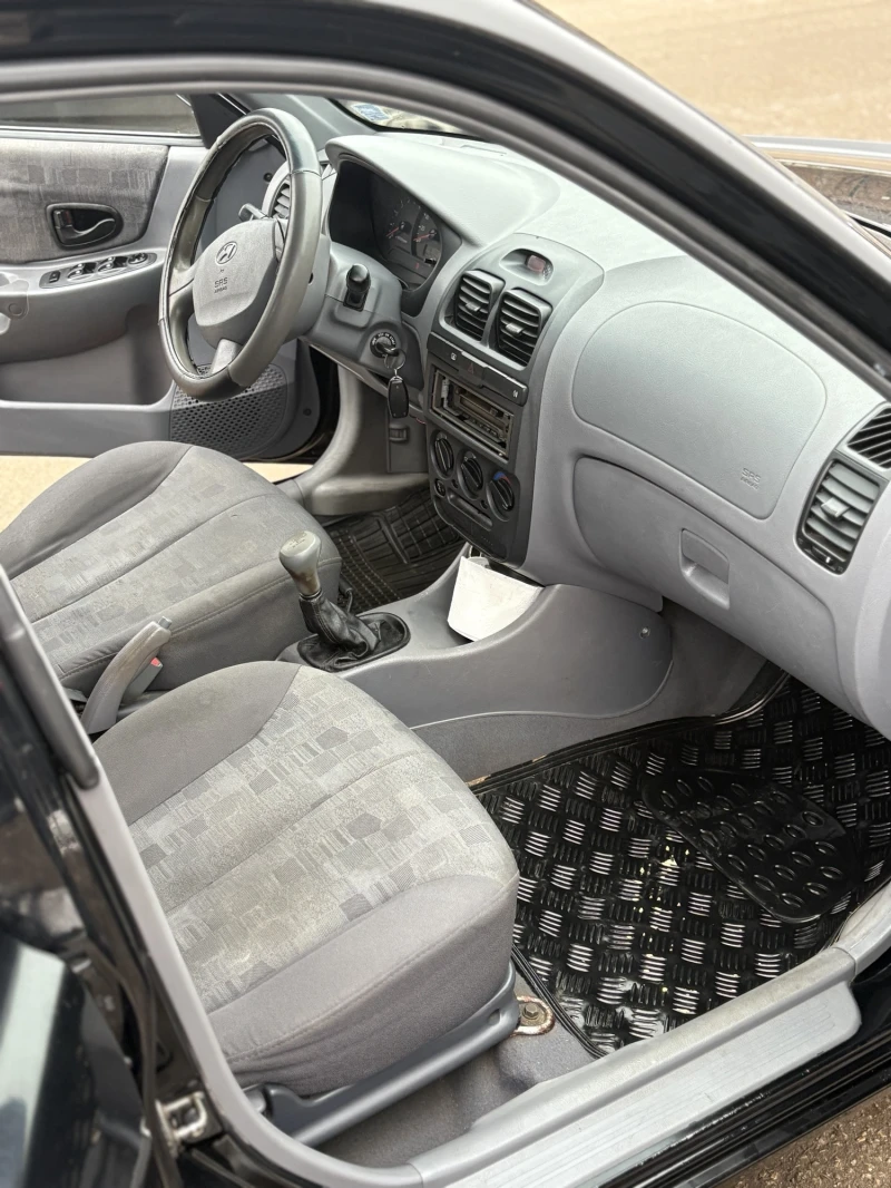 Hyundai Accent, снимка 6 - Автомобили и джипове - 53312873
