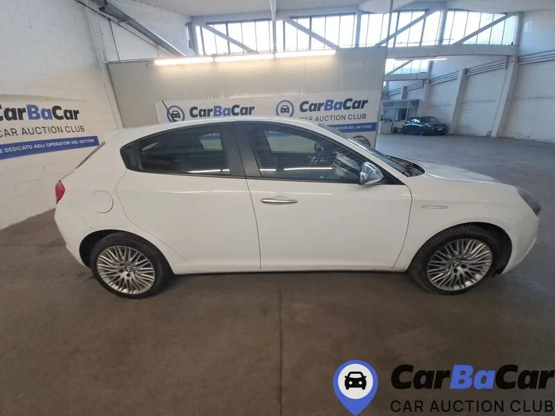 Alfa Romeo Giulietta 1.6JTD Очакван Внос!!!, снимка 4 - Автомобили и джипове - 53276917