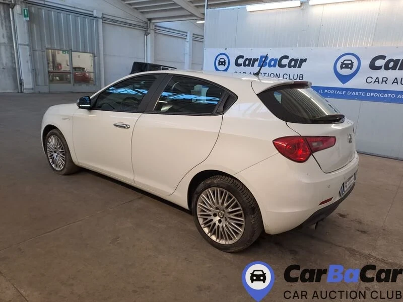 Alfa Romeo Giulietta 1.6JTD Очакван Внос!!!, снимка 7 - Автомобили и джипове - 53276917