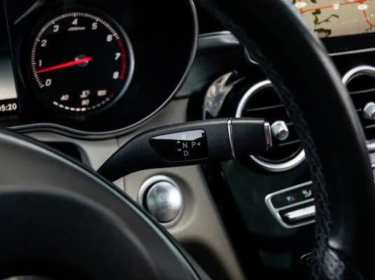 Mercedes-Benz C 400 AMG* PACK* 4MATIC* BURMESTER* КАМЕРА* КЕЙЛЕС* , снимка 11 - Автомобили и джипове - 53770588