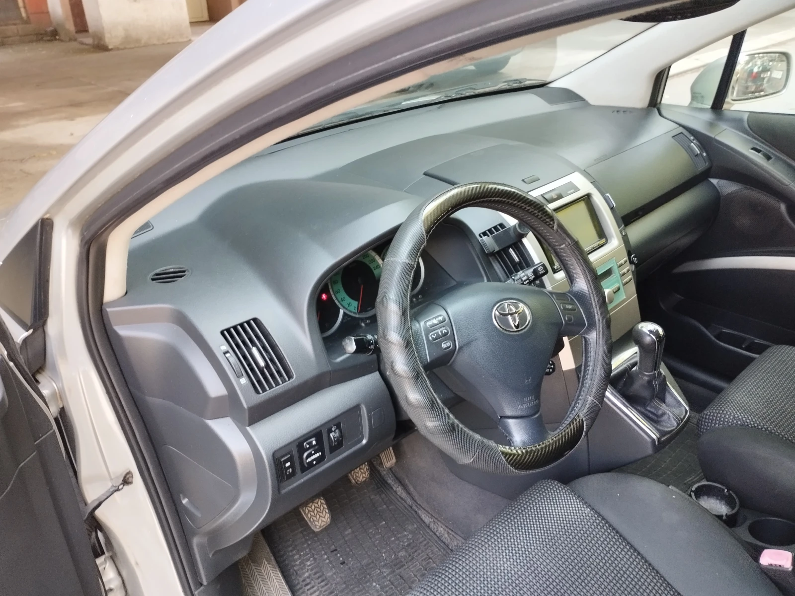 Toyota Corolla verso  - изображение 10