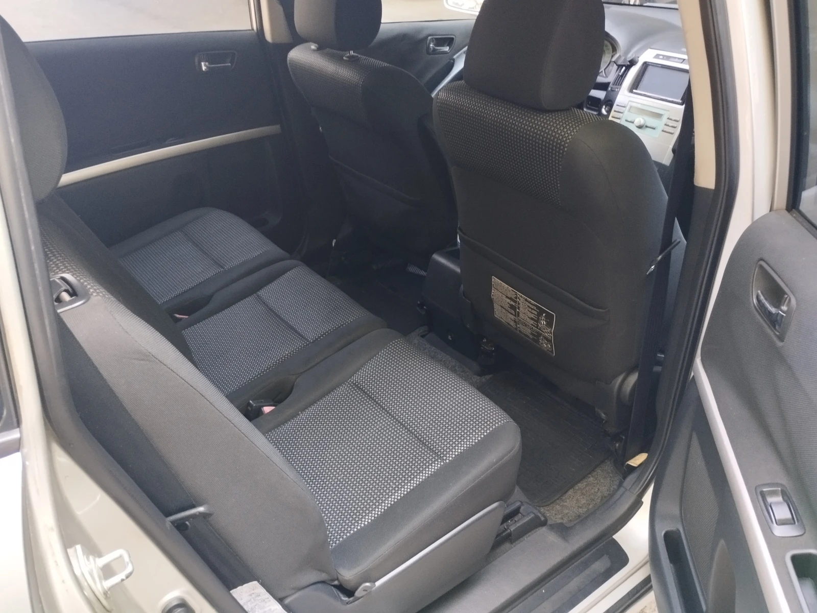 Toyota Corolla verso  - изображение 8