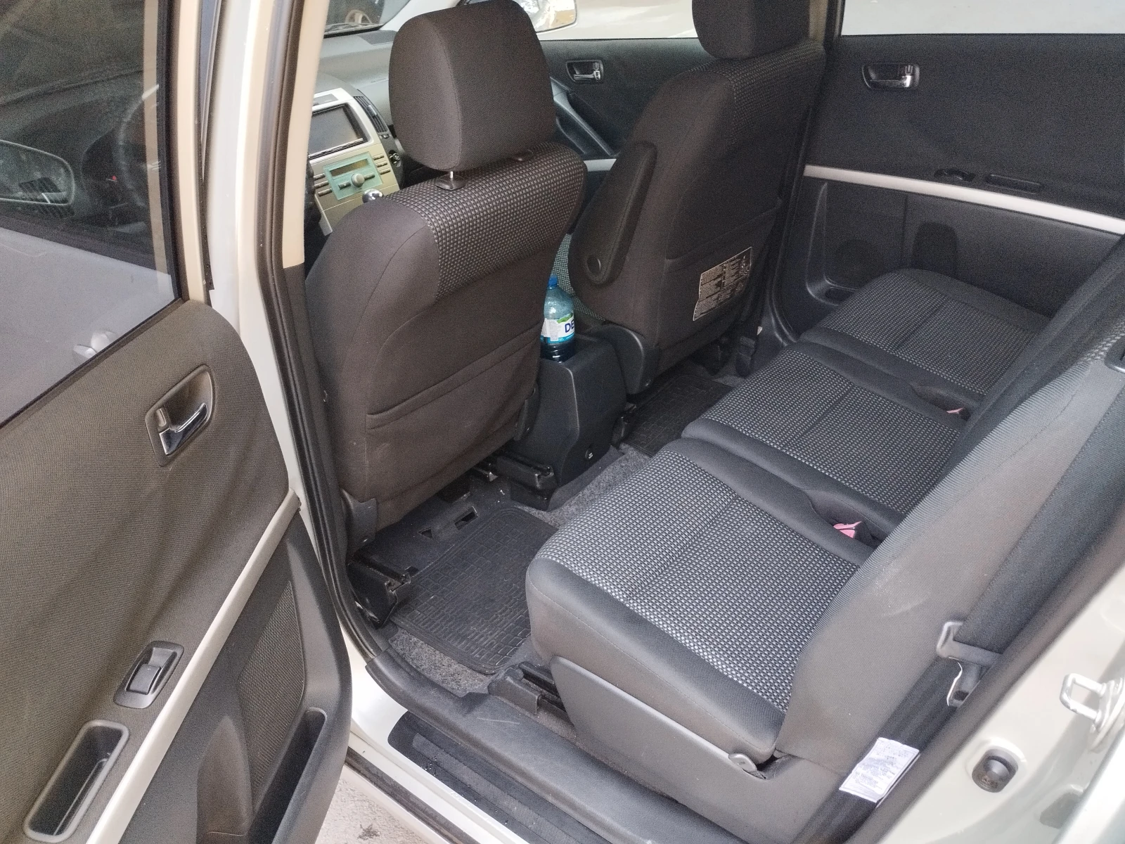 Toyota Corolla verso  - изображение 9