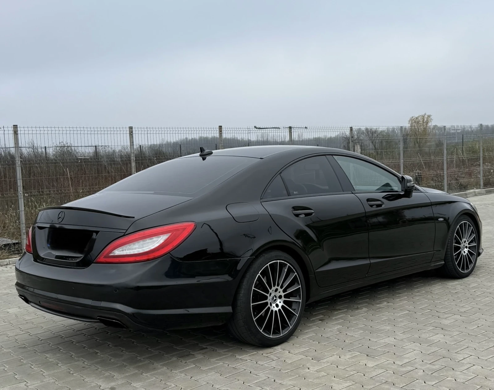 Mercedes-Benz CLS 350 AMG Line - изображение 3