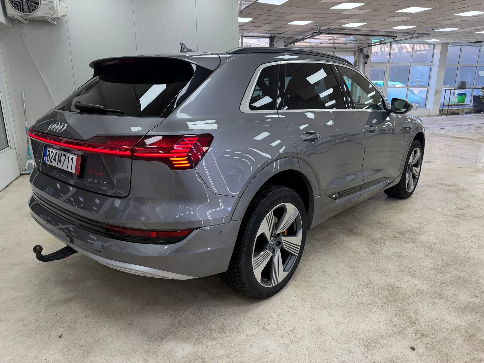 Audi E-Tron  92%SOH/Head-Up/Pano/360 /Nappa/B&O/Ambient/4Zone, снимка 3 - Автомобили и джипове - 53702727