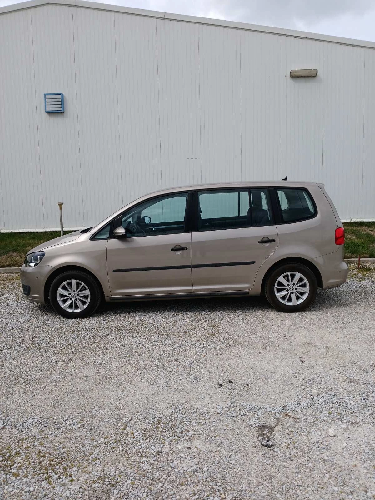 VW Touran, снимка 4 - Автомобили и джипове - 54156014