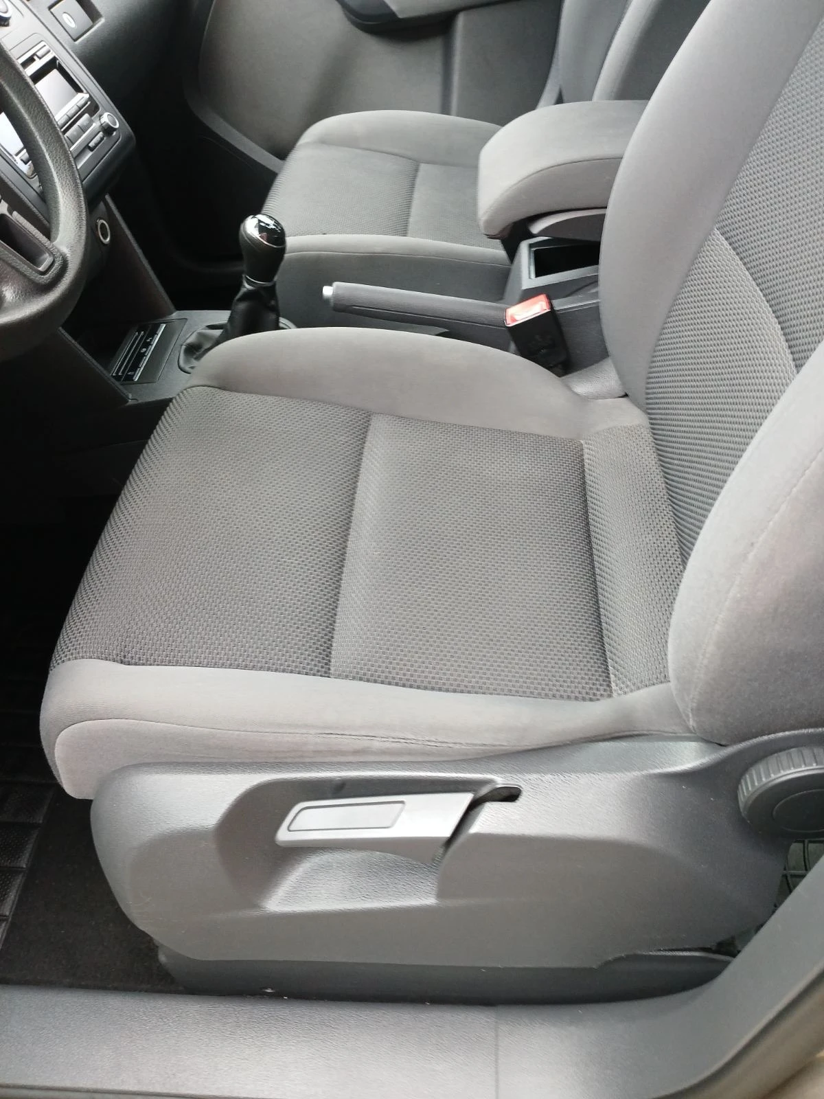 VW Touran, снимка 15 - Автомобили и джипове - 54156014