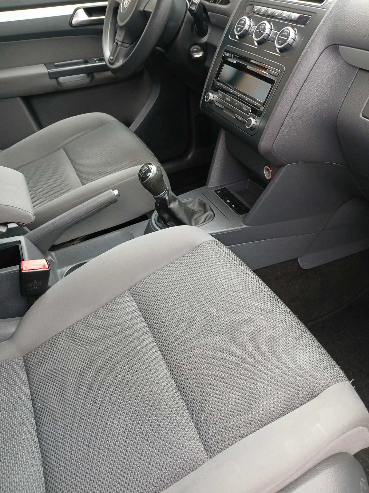 VW Touran, снимка 16 - Автомобили и джипове - 54156014