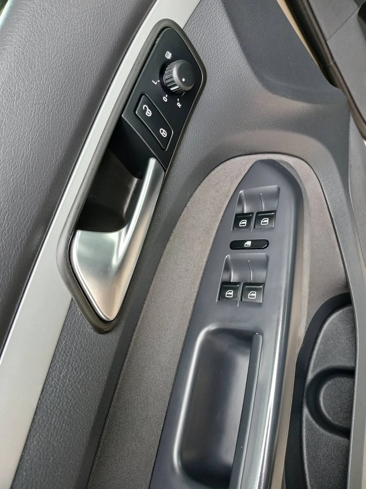 VW Touran, снимка 15 - Автомобили и джипове - 54156014