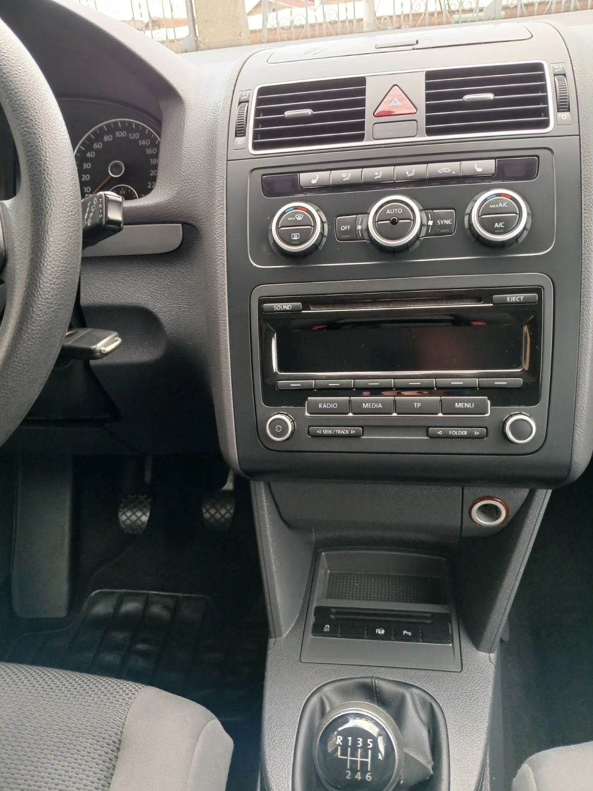 VW Touran, снимка 14 - Автомобили и джипове - 54156014