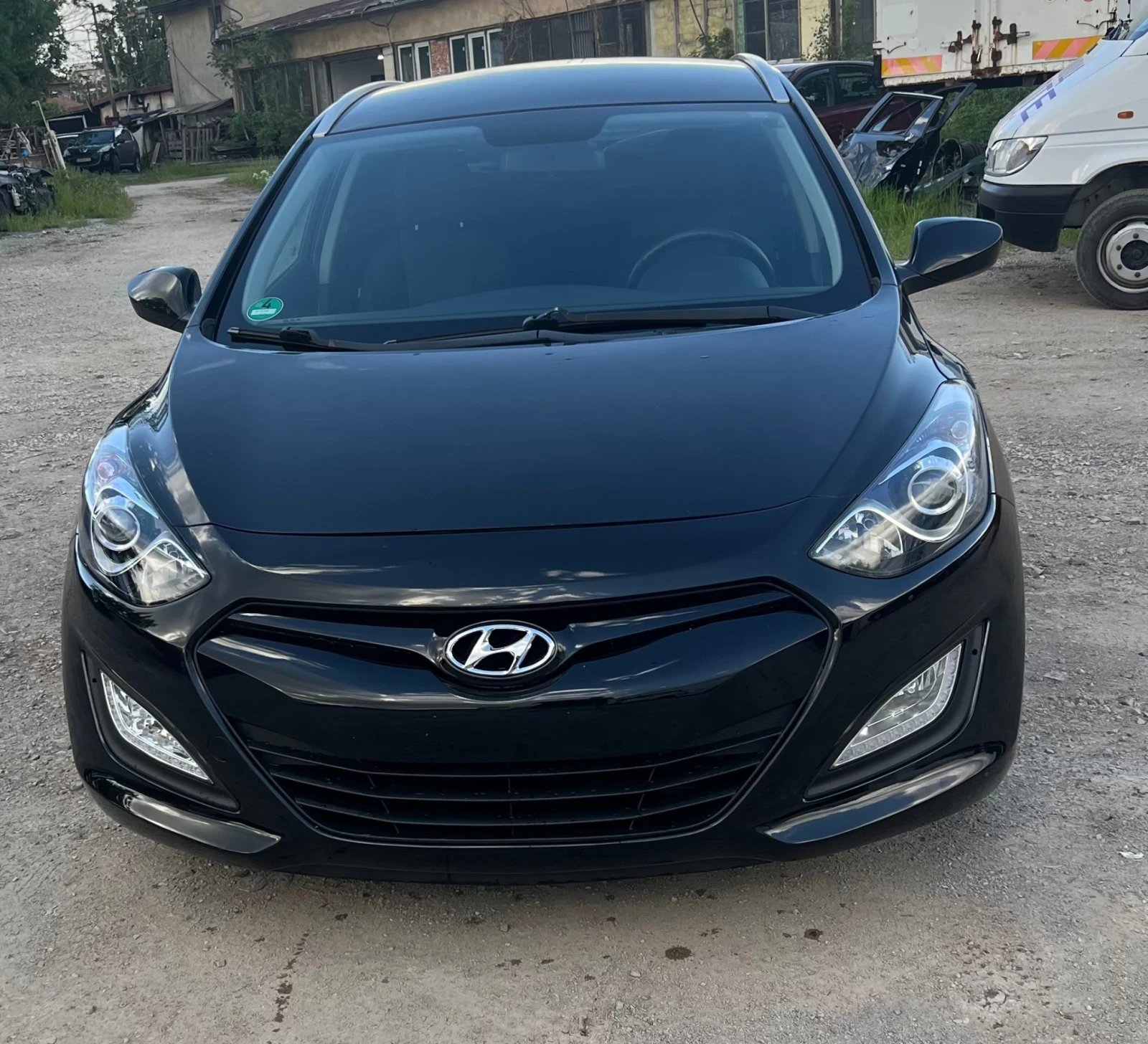 Hyundai I30 1.4i Германия ОБСЛУЖЕН Сервизна книжка , снимка 3 - Автомобили и джипове - 54511512