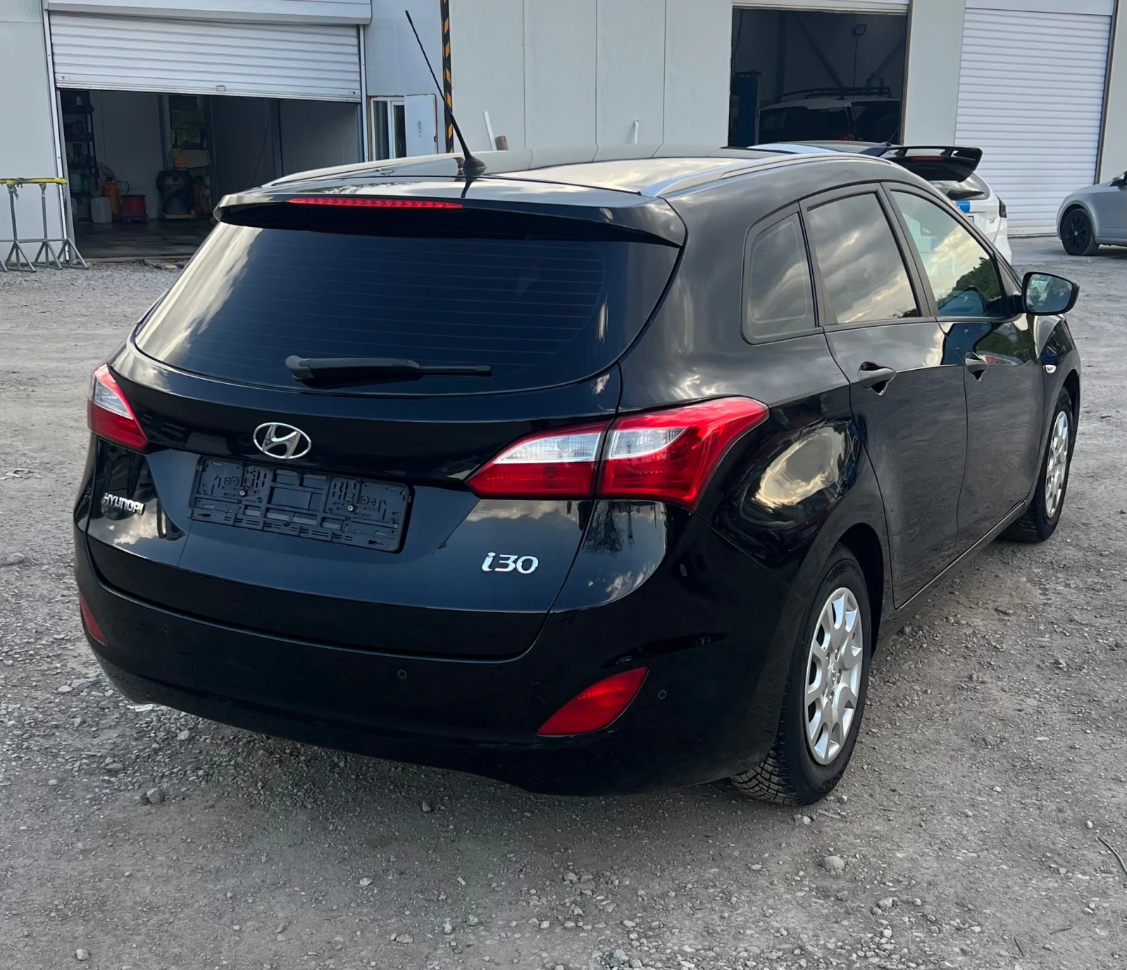 Hyundai I30 1.4i Германия ОБСЛУЖЕН Сервизна книжка , снимка 7 - Автомобили и джипове - 54511512