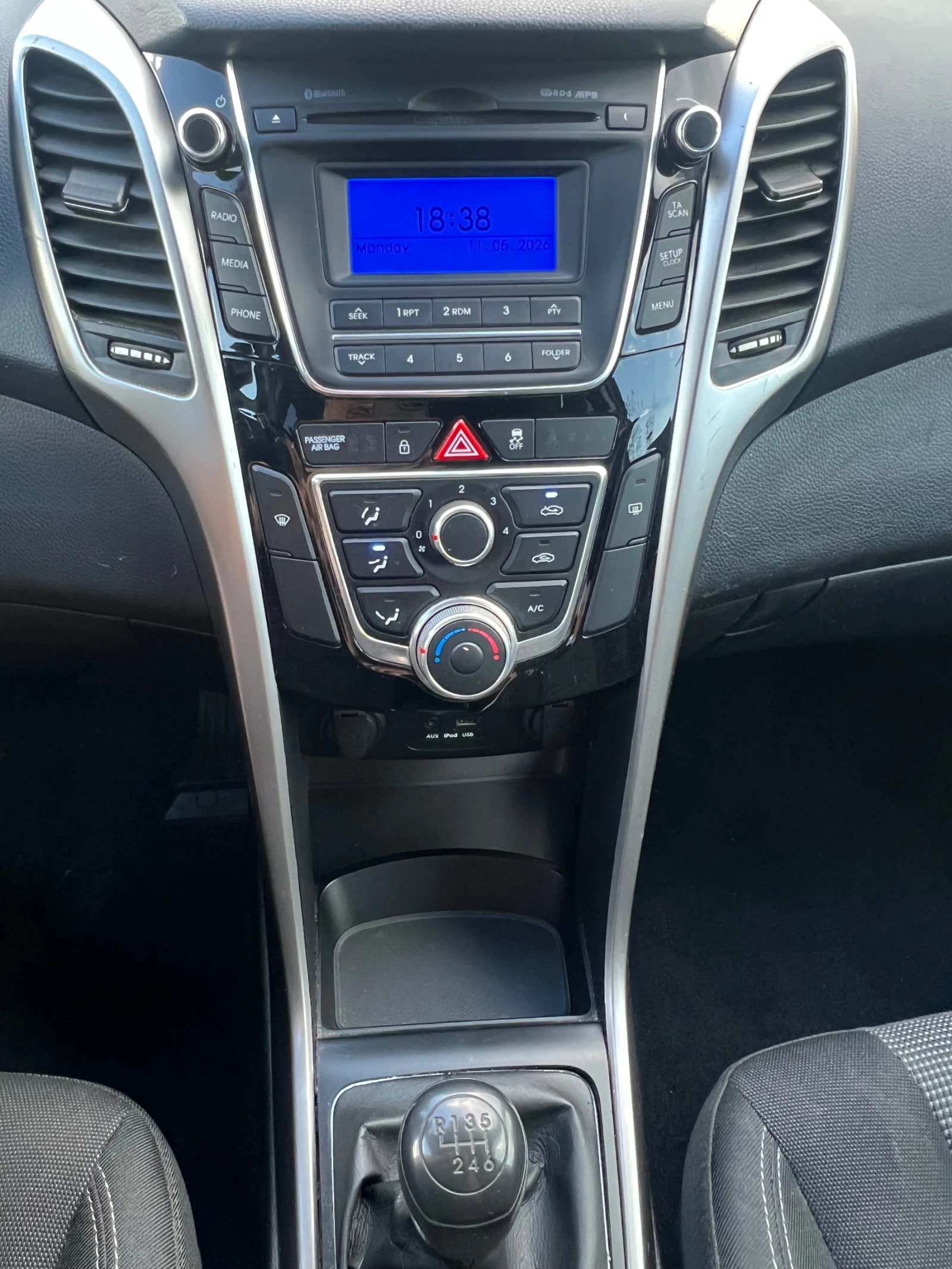 Hyundai I30 1.4i Германия ОБСЛУЖЕН Сервизна книжка , снимка 10 - Автомобили и джипове - 54511512