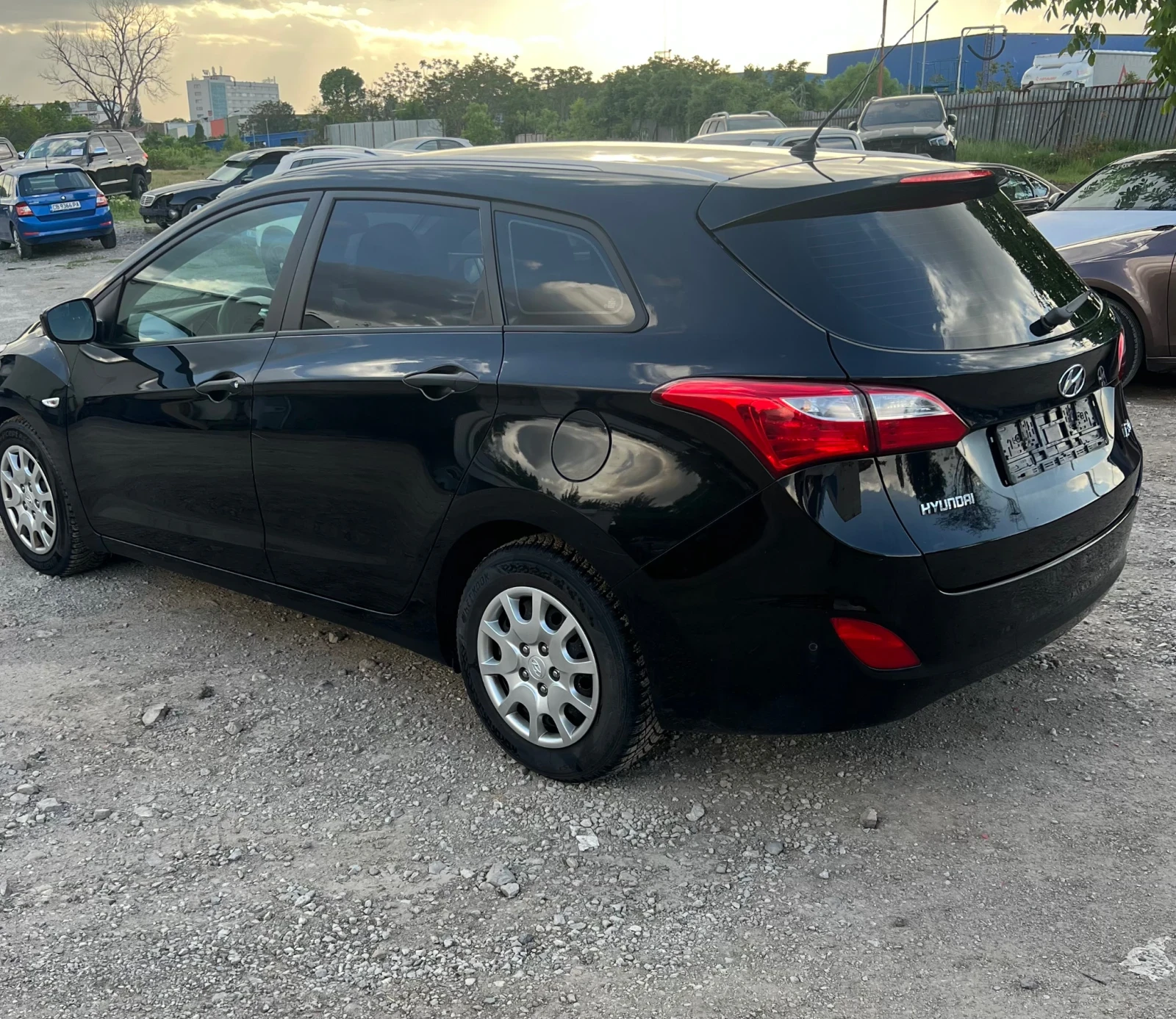 Hyundai I30 1.4i Германия ОБСЛУЖЕН Сервизна книжка , снимка 6 - Автомобили и джипове - 54511512