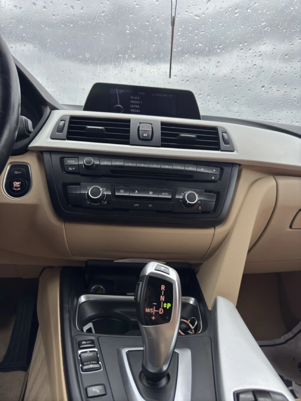 BMW 320 BMW 320d xDrive, снимка 13 - Автомобили и джипове - 54621528