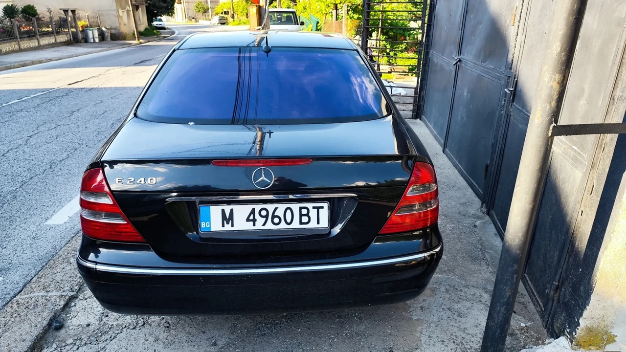 Mercedes-Benz E 240 Перфектен , снимка 5 - Автомобили и джипове - 54995418