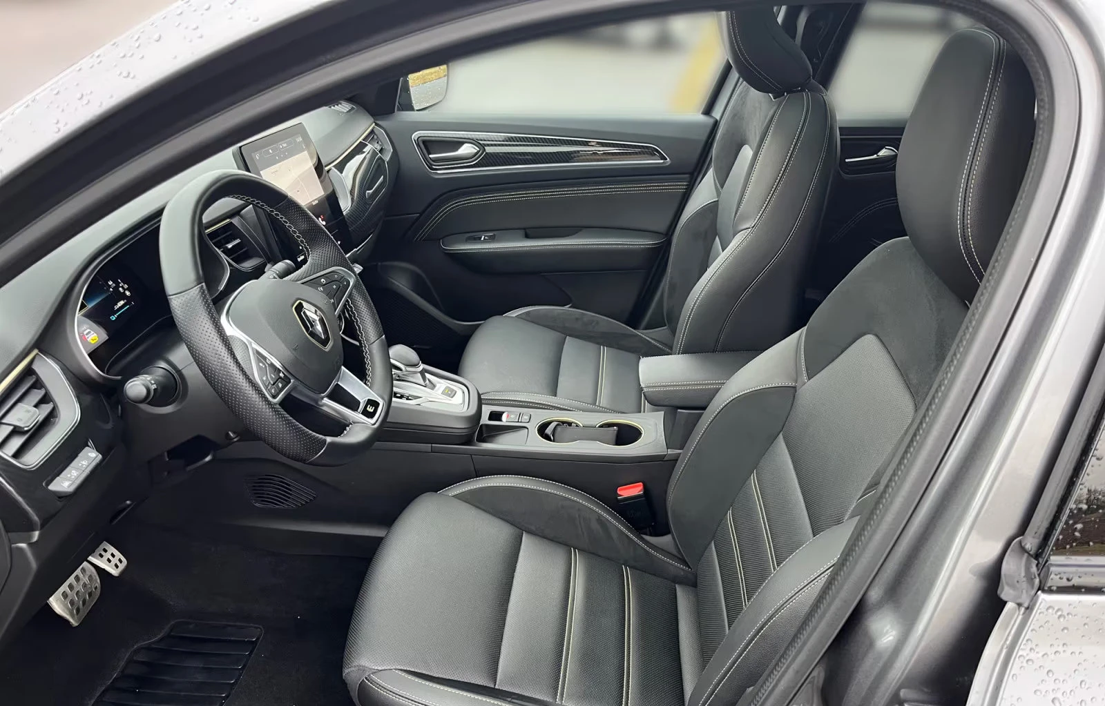 Renault Arkana E-TECH/145HP/R.S.LINE/CAM/PAN0/ACC/LED/KLESS/569z, снимка 12 - Автомобили и джипове - 55218223
