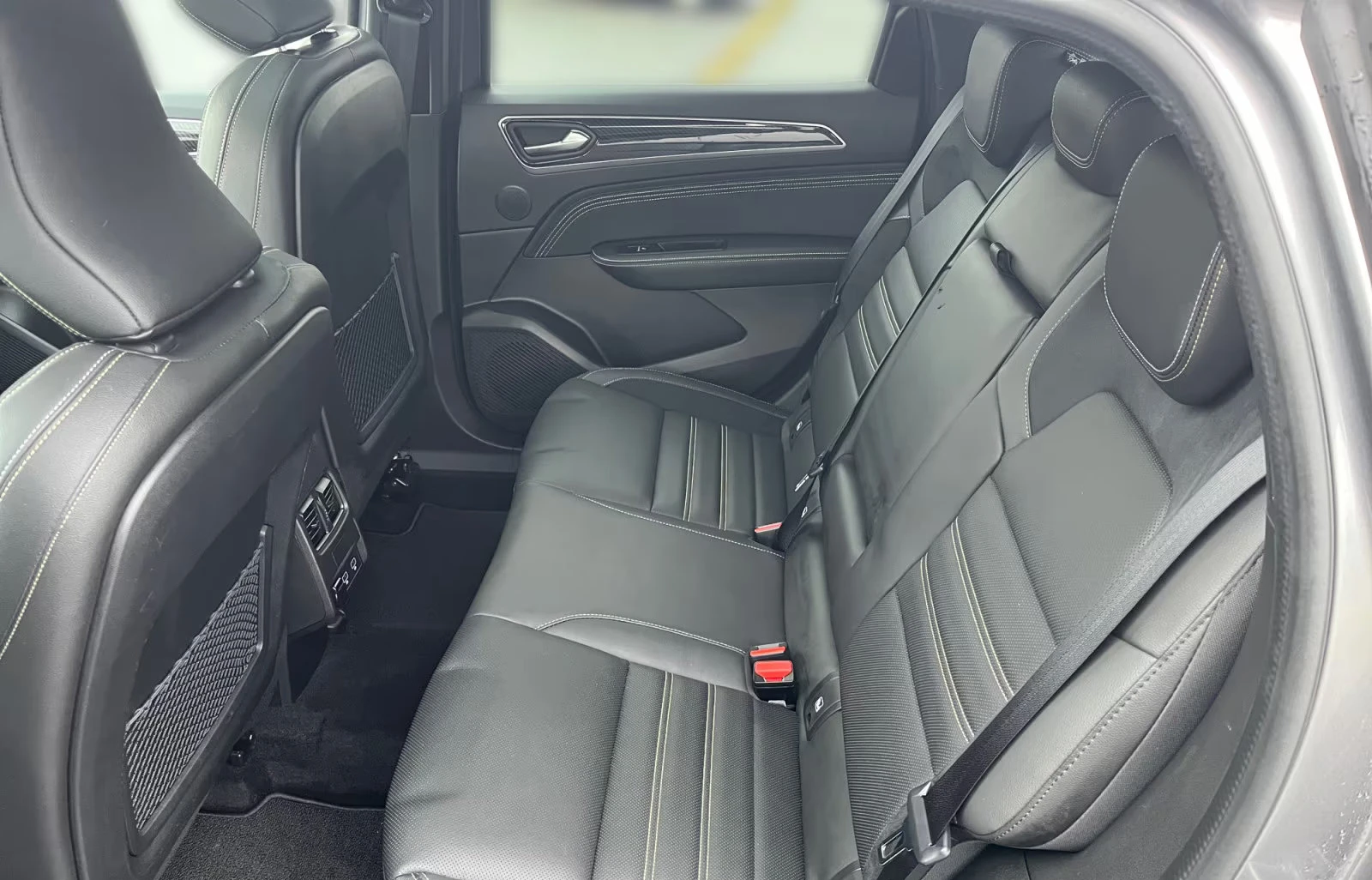 Renault Arkana E-TECH/145HP/R.S.LINE/CAM/PAN0/ACC/LED/KLESS/569z, снимка 13 - Автомобили и джипове - 55218223
