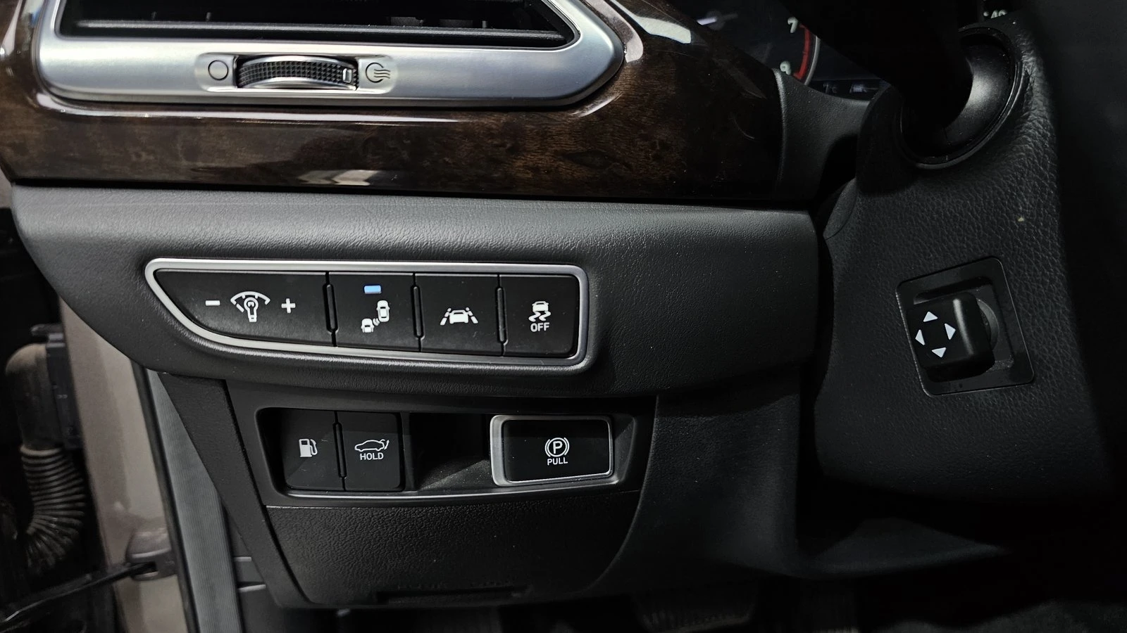 Genesis G90 3.8* KEYLESS* ПОДГРЕВ ВОЛАН* ЕЛ. БАГАЖНИК* КРАЙНА , снимка 16 - Автомобили и джипове - 55318969